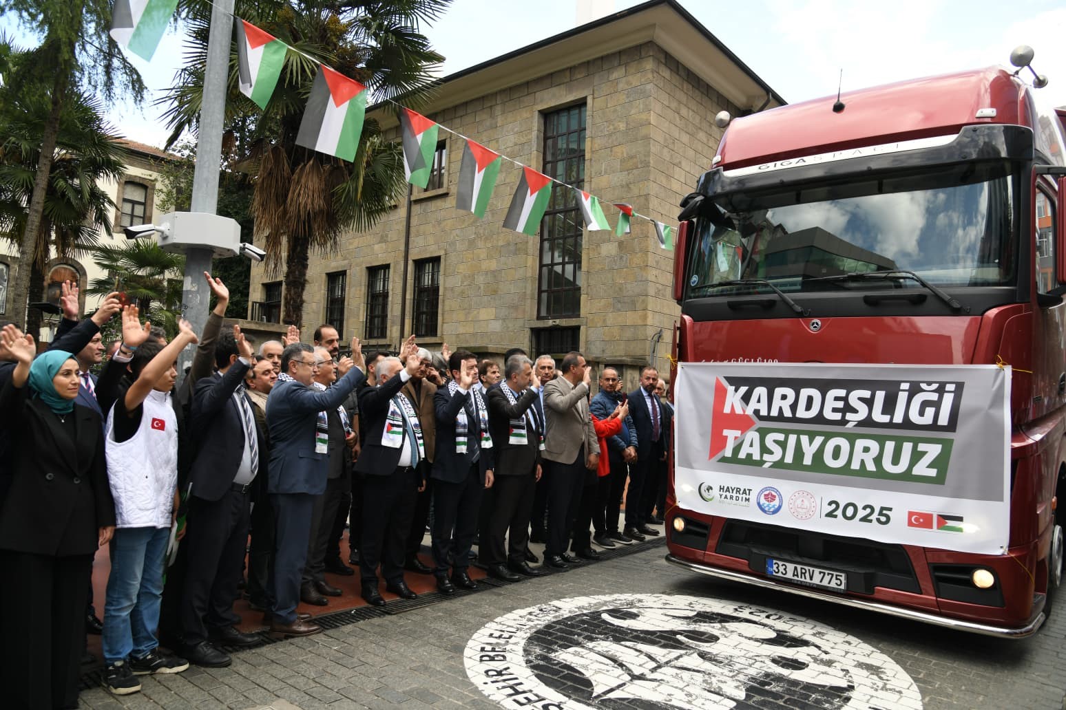 kardeslik tirlari trabzondan gazzeye dualarla yola cikti uAHjNEwW