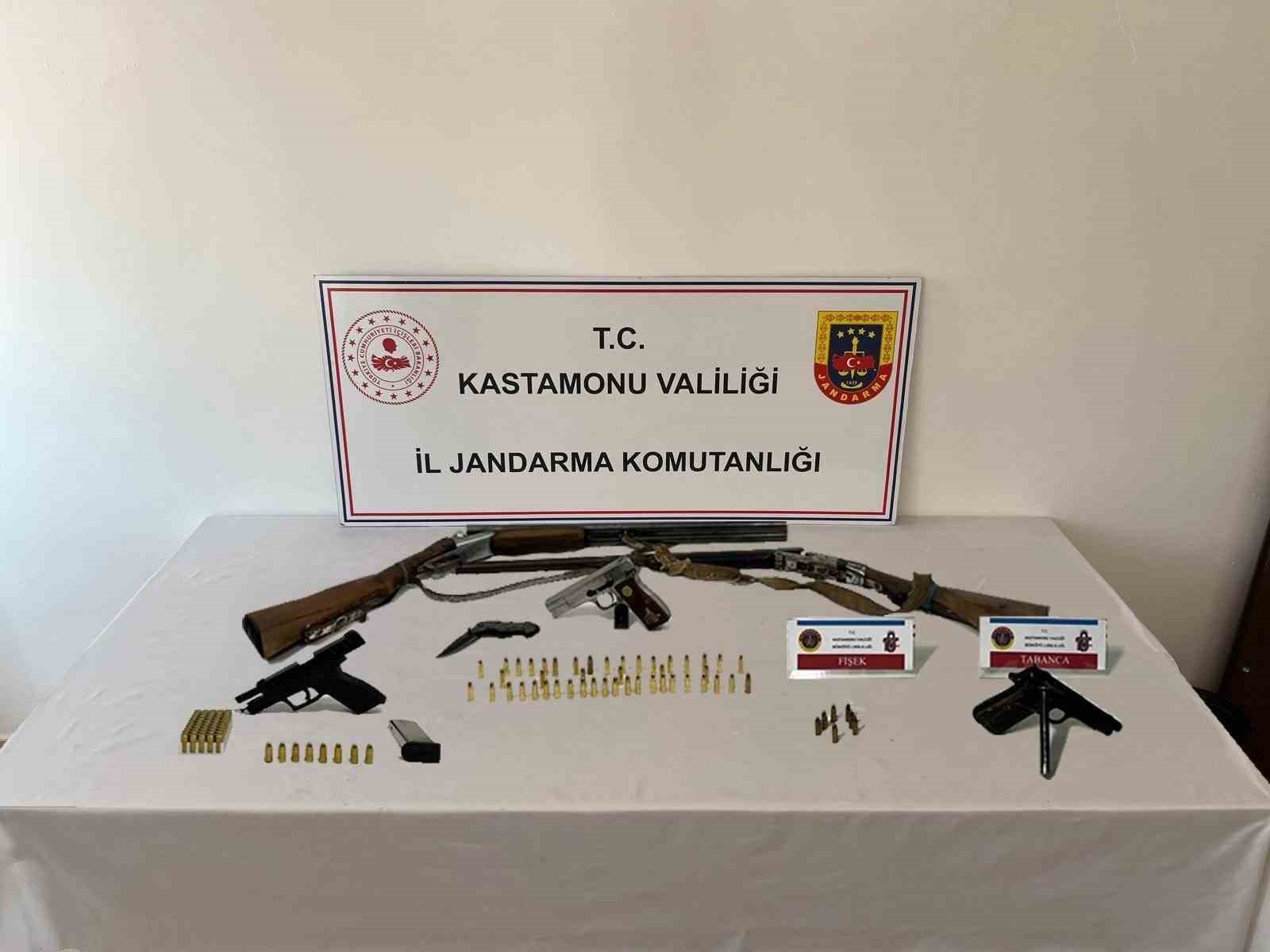 kastamonuda 3 adet ruhsatsiz tabanca ele gecirildi GprqEt6t