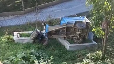 kastamonuda devrilen patpatin altinda kalan surucu yaralandi suqISVbk