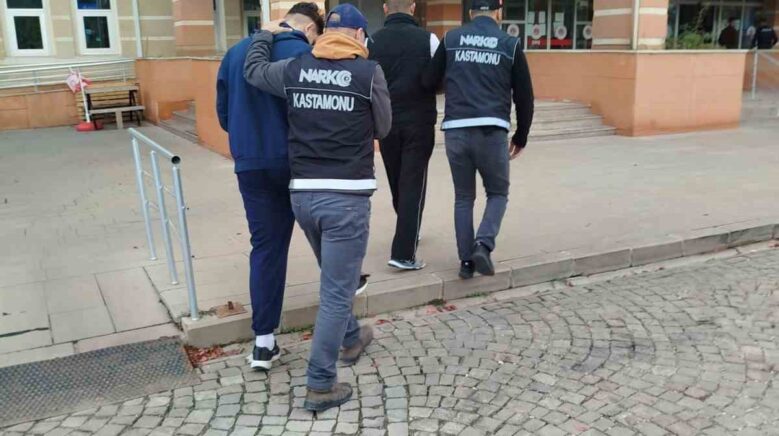 kastamonuda uyusturucuyla yakalanan 2 supheli tutuklandi fzFmDDiY