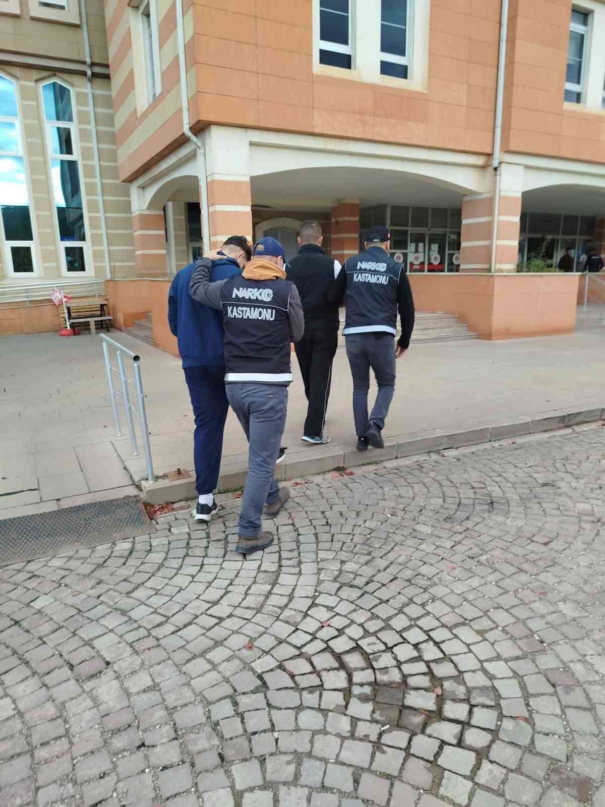 kastamonuda uyusturucuyla yakalanan 2 supheli tutuklandi fzFmDDiY