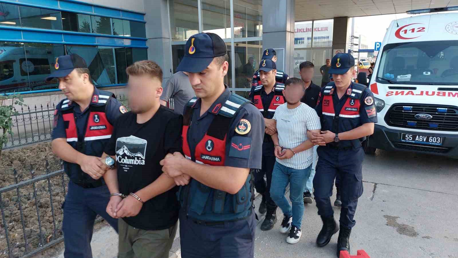 kavga ettikleri sahsin sigindigi evin sahibini sopayla agir yaralayan 3 kisiye 10ar yil hapis