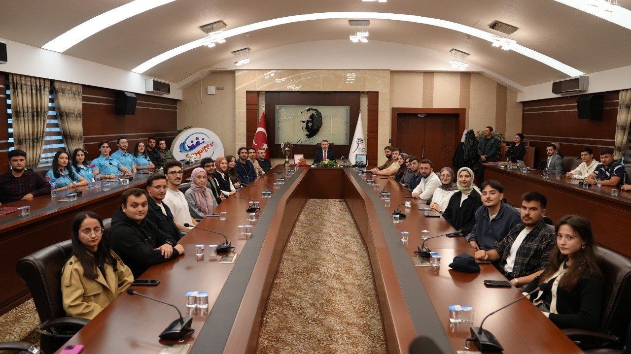 kbu rektoru prof dr kirisik teknofest sampiyonlarini odullendirdi