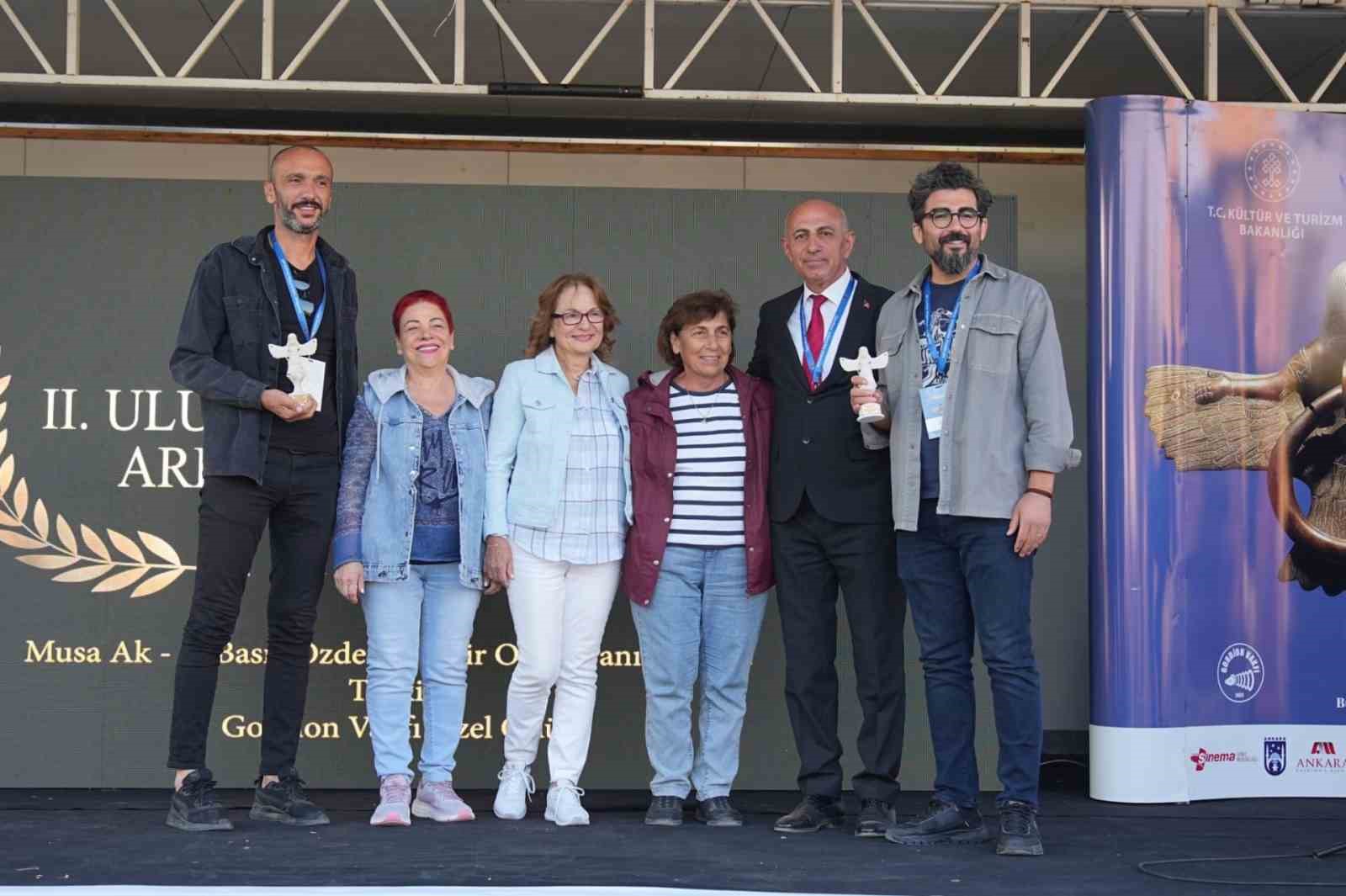 kbulu akademisyen ve ogrencilerden cifte odul TbOfzemQ