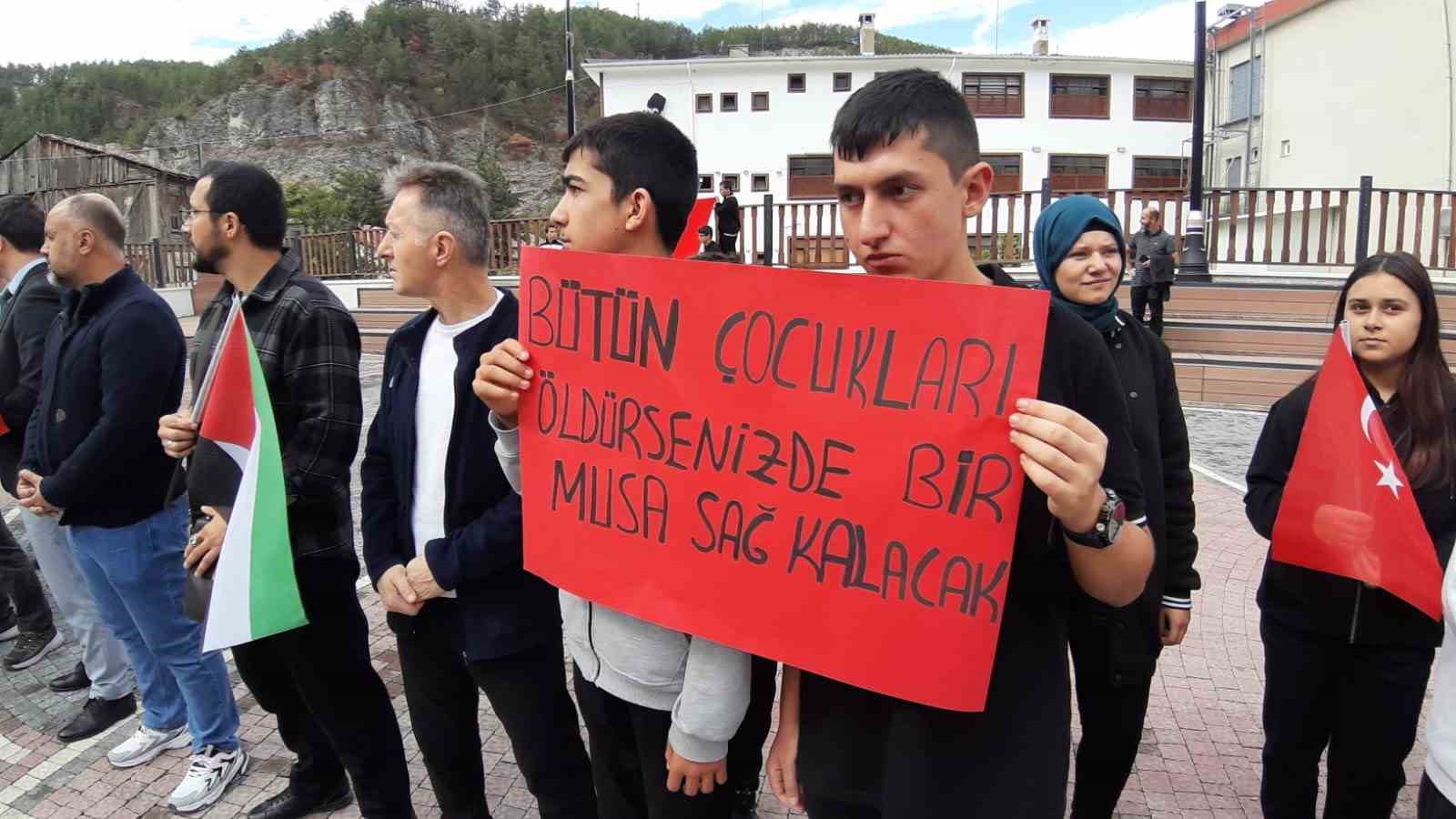 lise ogrencileri gazze icin yurudu