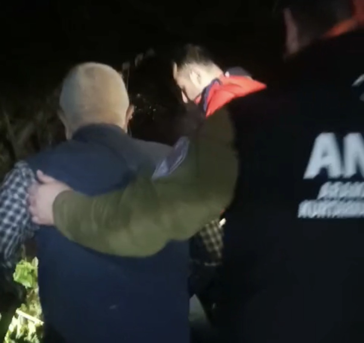 mantar toplamaya ciktiktan sonra kaybolan yasli adam 8 saat sonra bulundu