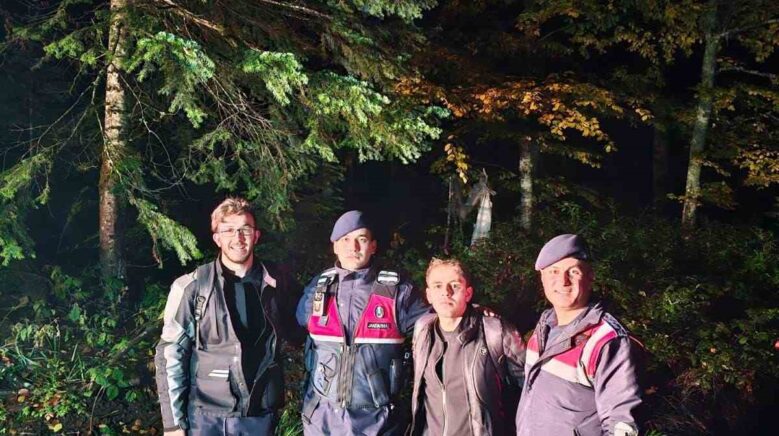 mantar toplarken ormanda kaybolan 2 genci ekipler kurtardi aXywNtAr