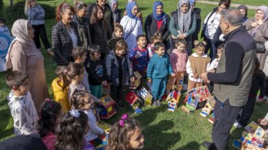 minik ellerden kuslara sicak yuva YyKHvIBU