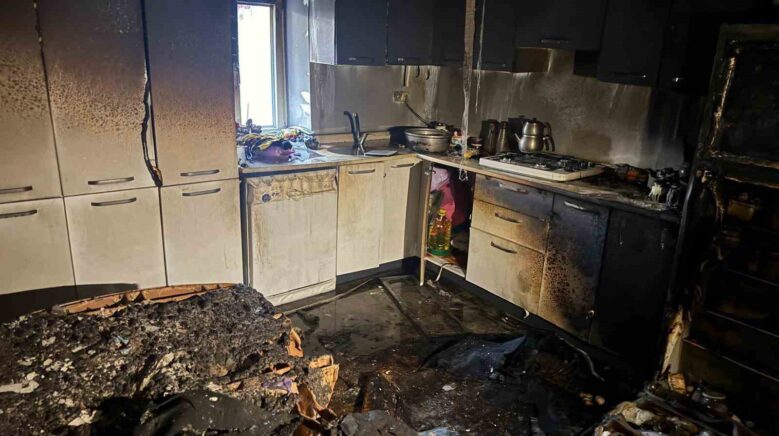 mutfakta cikan yangin itfaiye ekiplerince sonduruldu yiDQFyD2