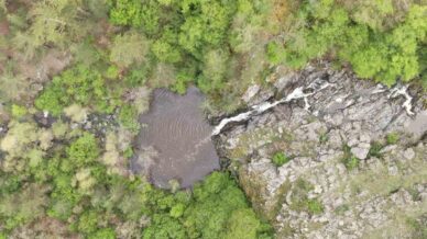 ormanin icerisindeki selale gorenleri mest ediyor 9mVHUJg3