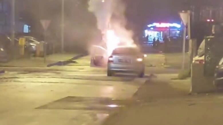 otomobil alev alev yanarak kule dondu iHbTvOy9