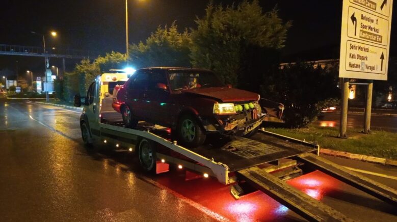 otomobil koprunun korkuluklarina carpti SlrivhUT