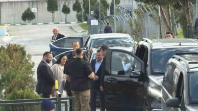 ozgur ozel duzcede tutuklu bulunan pinar turkeri ziyaret etti 2e5rUTCm