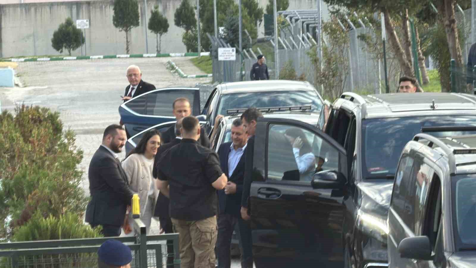 ozgur ozel duzcede tutuklu bulunan pinar turkeri ziyaret etti 2e5rUTCm