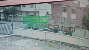 park edilen romorklar hareketlenip duvara carpti K3N6wYbu