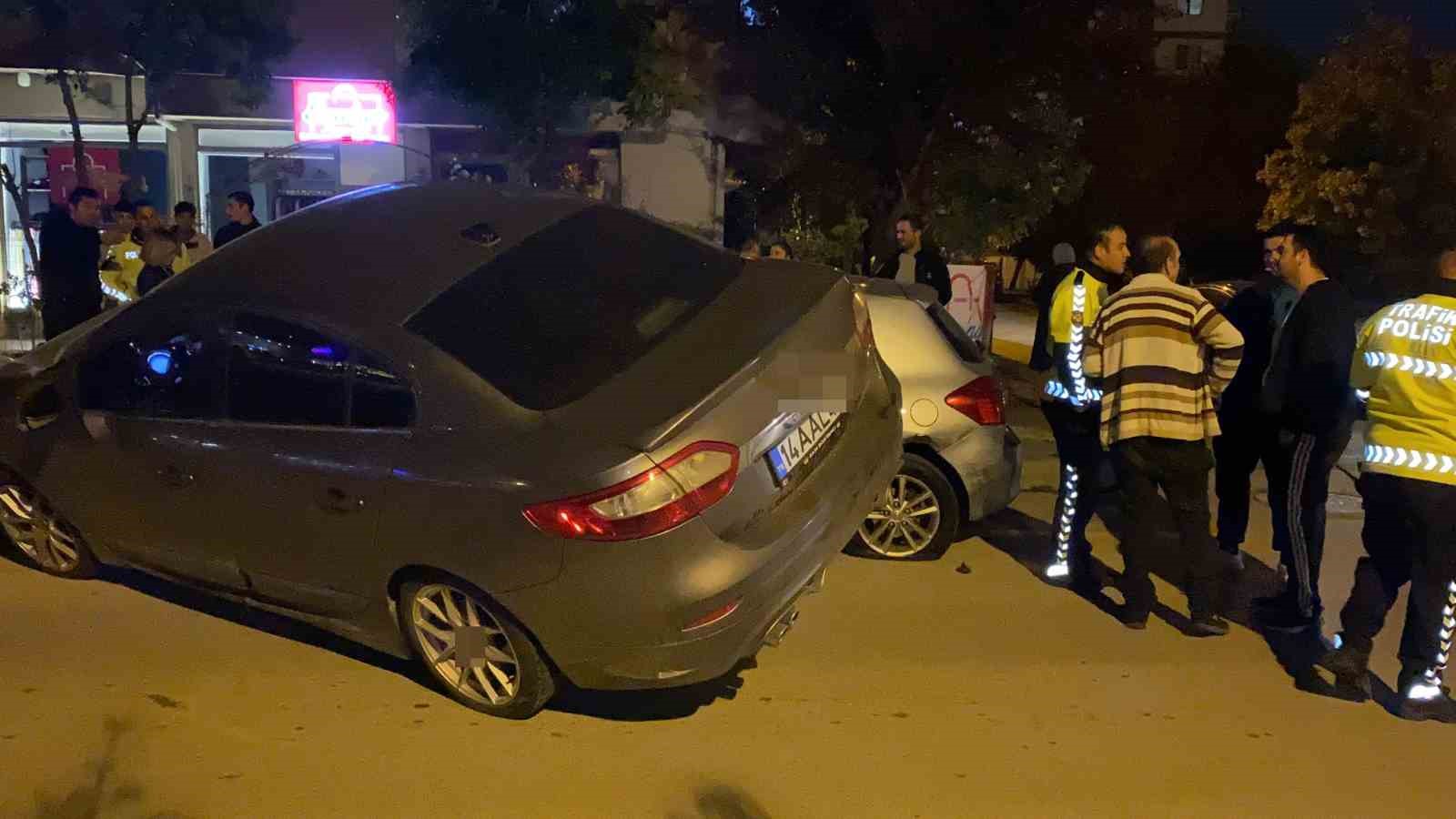 park halindeki 2 araca carpip asili kaldi surucu olay yerinden kacti 3rKzJl1P