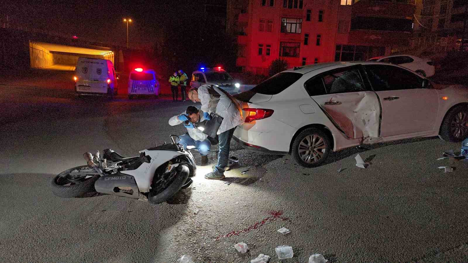 polisten kacan motosiklet otomobile carpti 2 yarali 5XiI1gO7