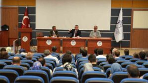 rektor kirisik akademisyenlik bilgi aktarmanin otesinde bir sorumluluktur gCzMarVf