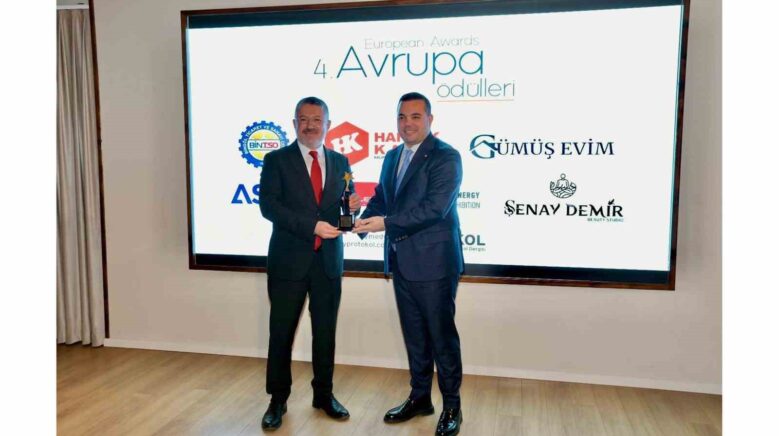 rektor kirisik sosyalfest yilin en basarili projesi odulunu aldi DfEYc3vu