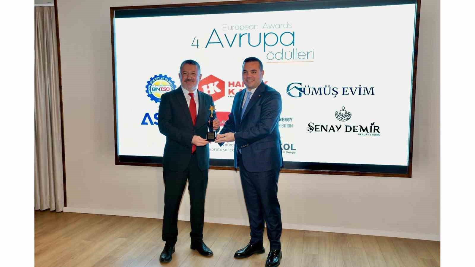 rektor kirisik sosyalfest yilin en basarili projesi odulunu aldi DfEYc3vu