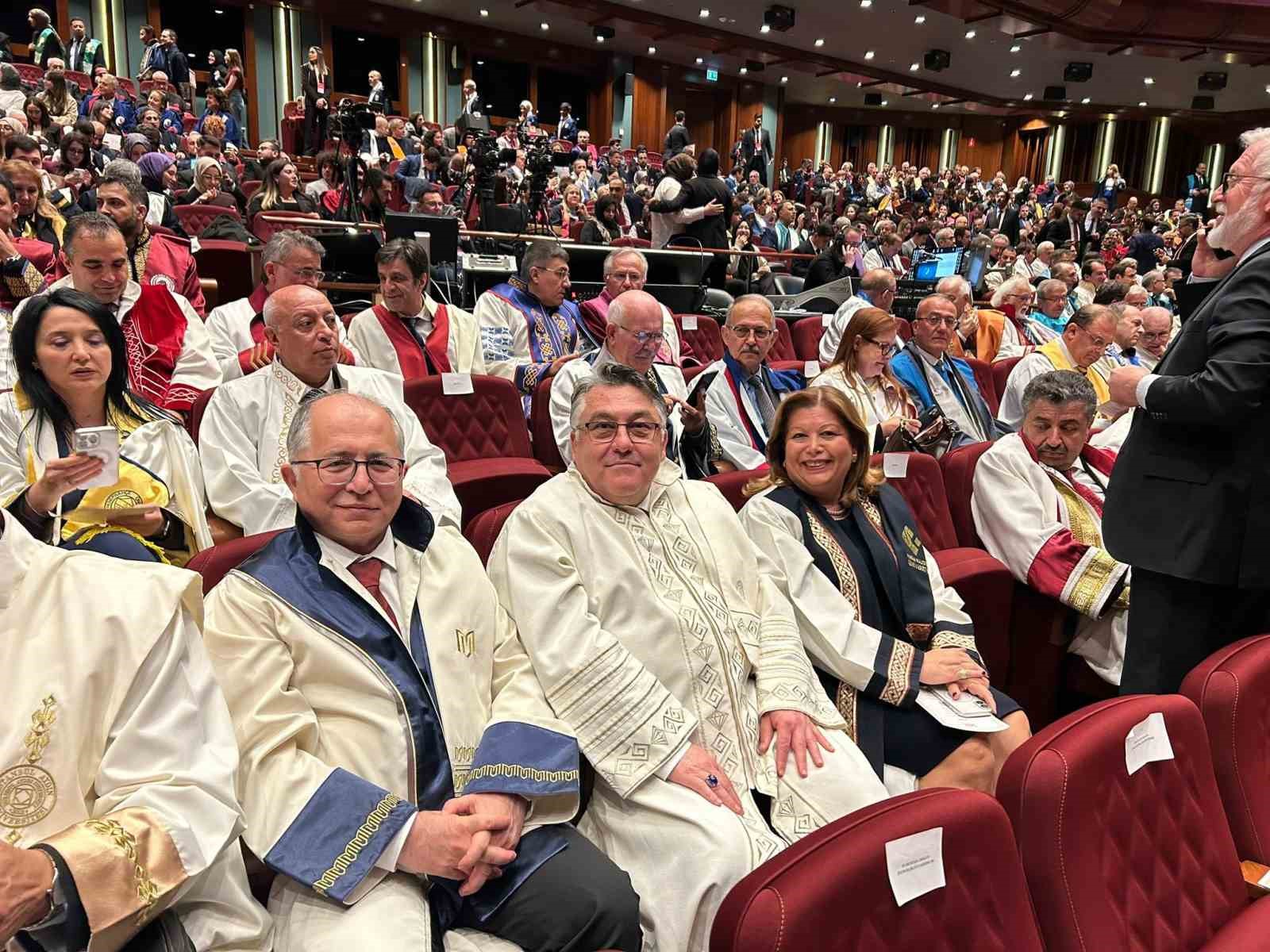 rektor ozolcer cumhurbaskanligi kulliyesinde gerceklesen 2025 2026 akademik yili acilis torenine katildi