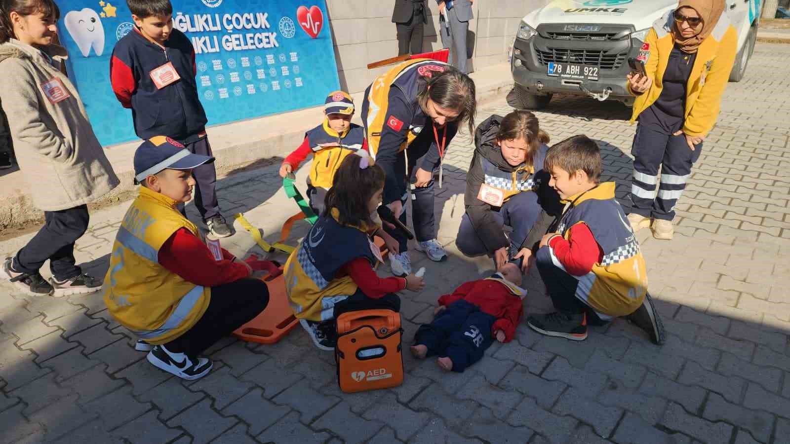saglikli cocuk saglikli gelecek programi devam ediyor h8MU571B