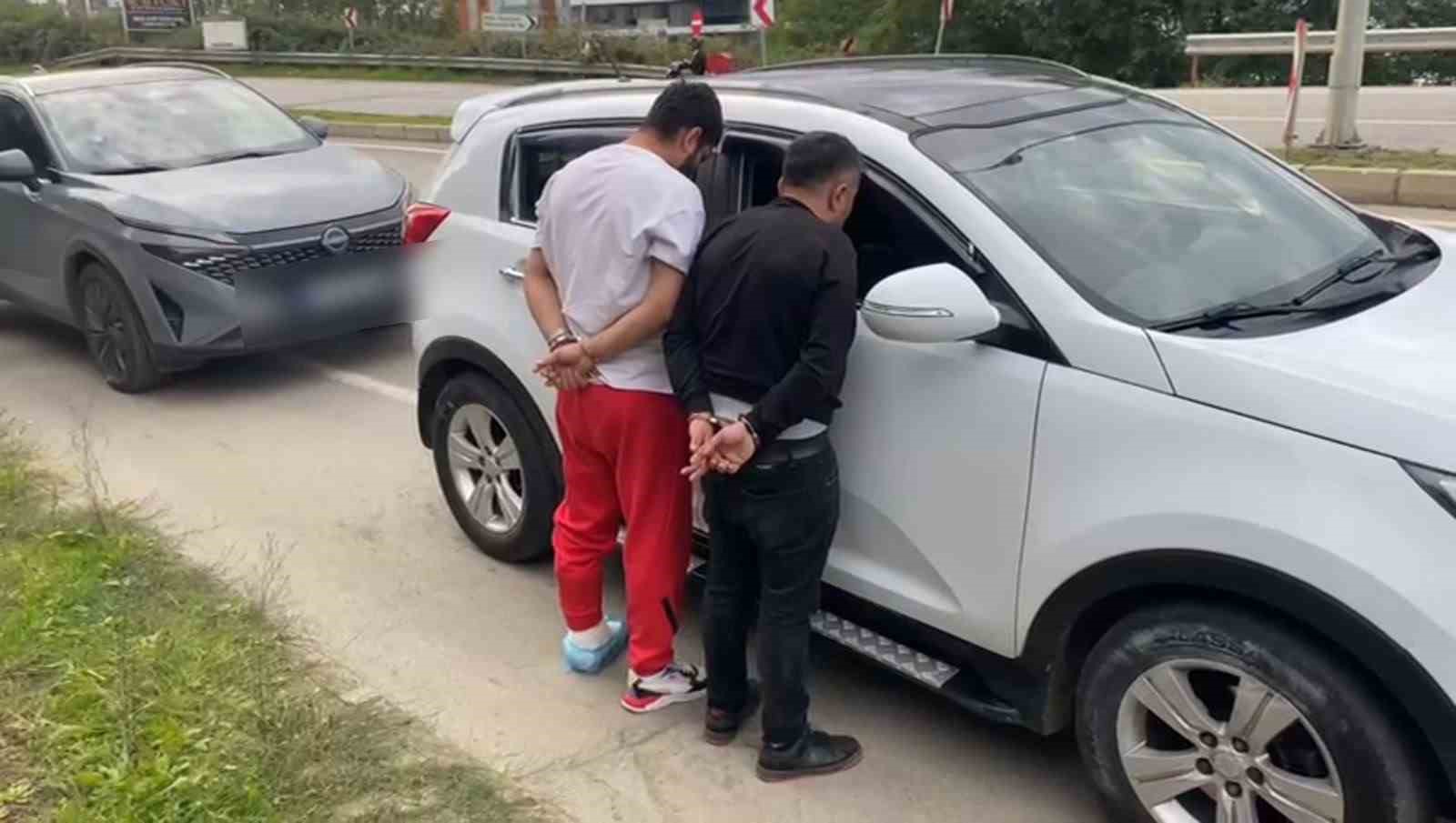 samsun polisinden nefes kesen takip 1 kilo 830 gram metamfetamin ele gecirildi VkFuY65t