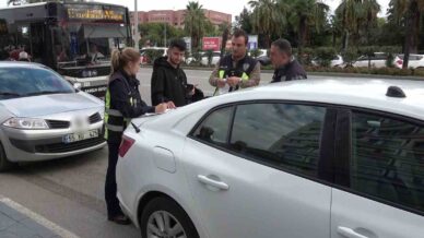 samsunda korsan taksi operasyonu 2 surucuye toplam 92 bin tl ceza M6hhitkC