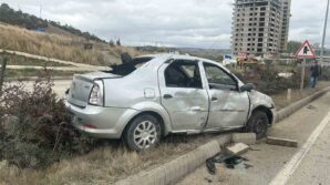 takla atan otomobil orta refuje cikti 2 yarali 8Mmia2ls