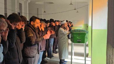 tir kazasinda hayatini kaybeden 22 yasindaki surucu son yolculuguna ugurlandi M2WEZF2s