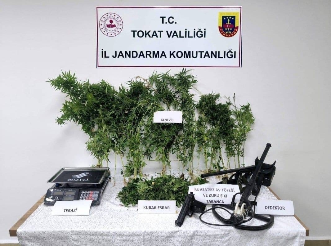 tokatta jandarmadan es zamanli uyusturucu operasyonu 2 tutuklama MTCnuLG5