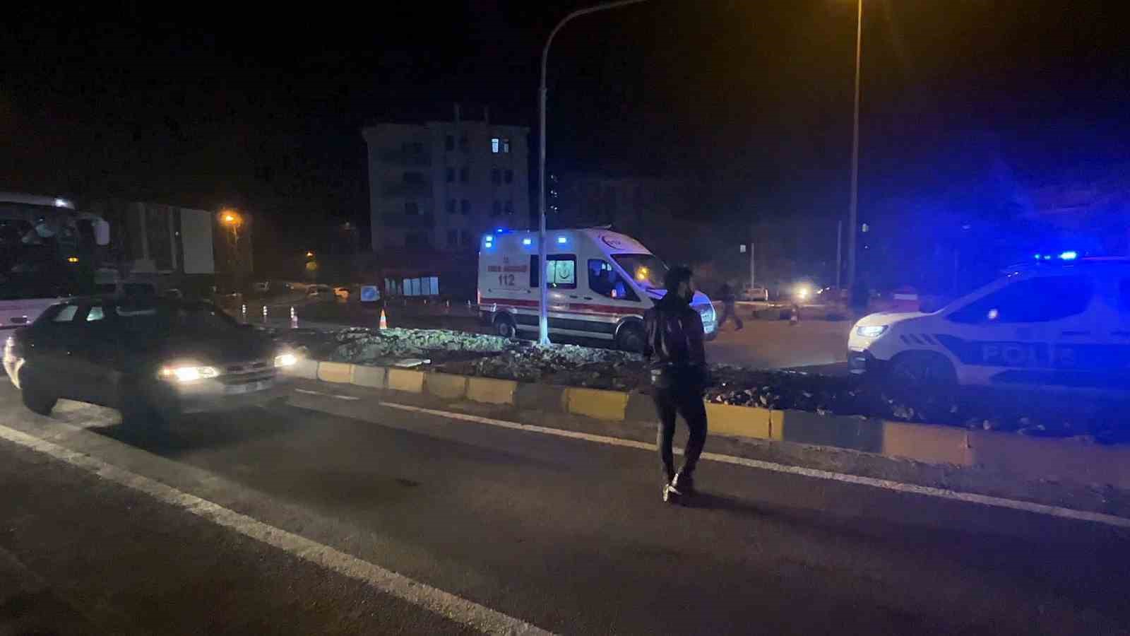 uygulama yapan polise arac carpti H9hzsURY