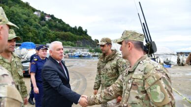 vali aziz yildirim denizde supheli ya da tanimlayamadiginiz herhangi bir cisim gordugunuzde lutfen mudahale QQUgV2GW