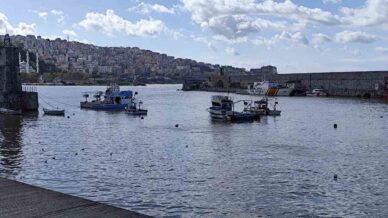 zonguldak limani sari renge boyandi lA1jVOkV