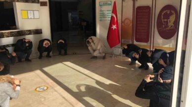 zonguldak ogretmenevinde deprem ve tahliye tatbikati OEMBClNG