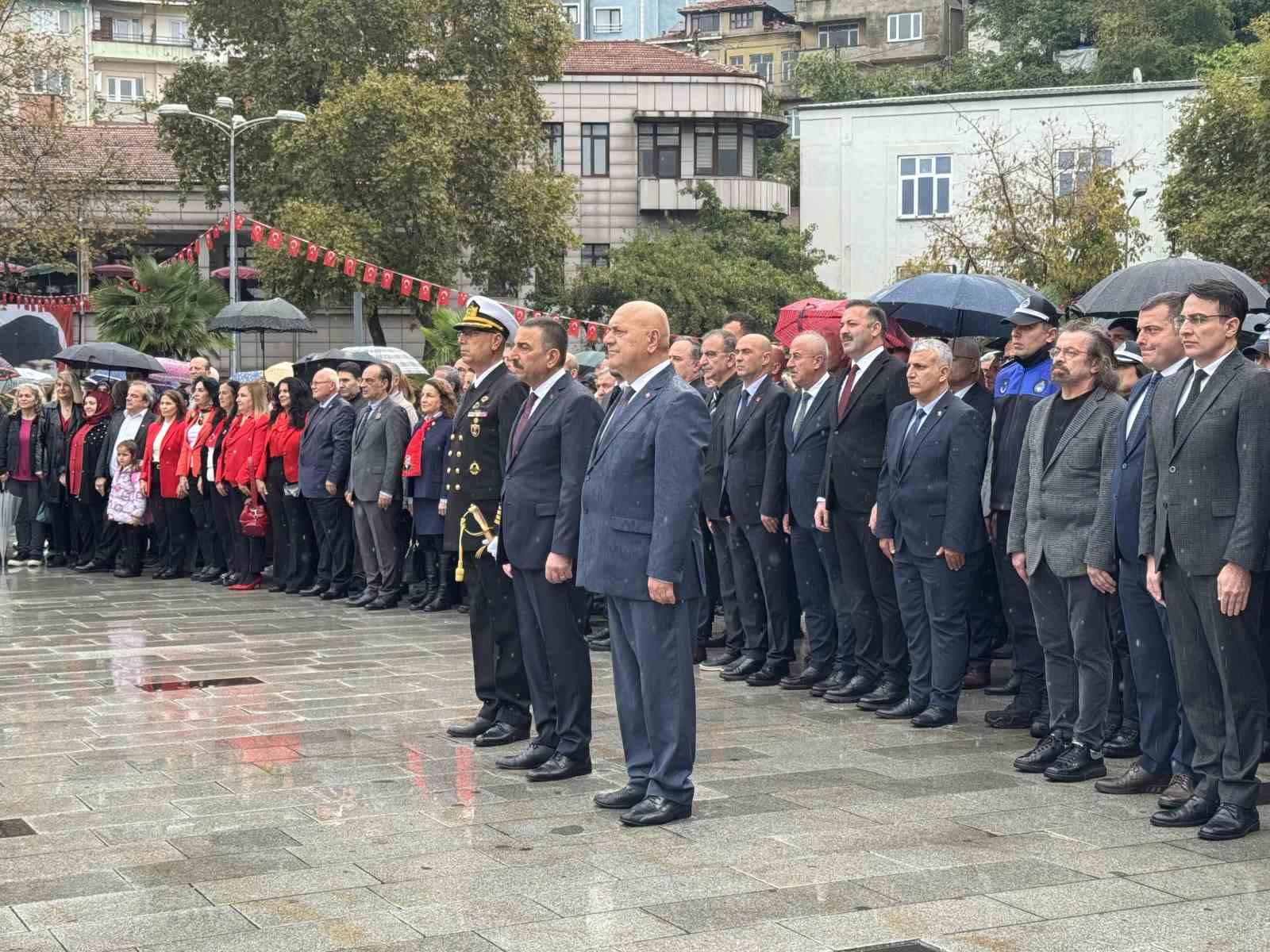 zonguldakta 29 ekim cumhuriyet bayrami celenk toreni gerceklestirildi