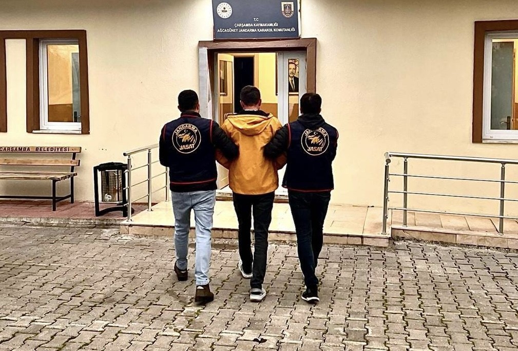 15 yil hapis cezasiyla aranan sahis jandarmaya yakalandi ISwE3gEe