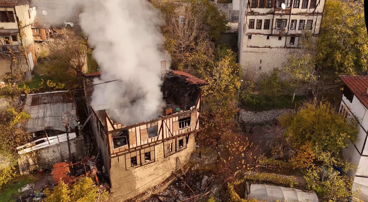 150 yillik tarihi konaktan geriye kalan harabe dronla goruntulendi X1eSw62A