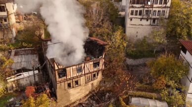 150 yillik tarihi konaktan geriye kalan harabe dronla goruntulendi ZkfFlRXl