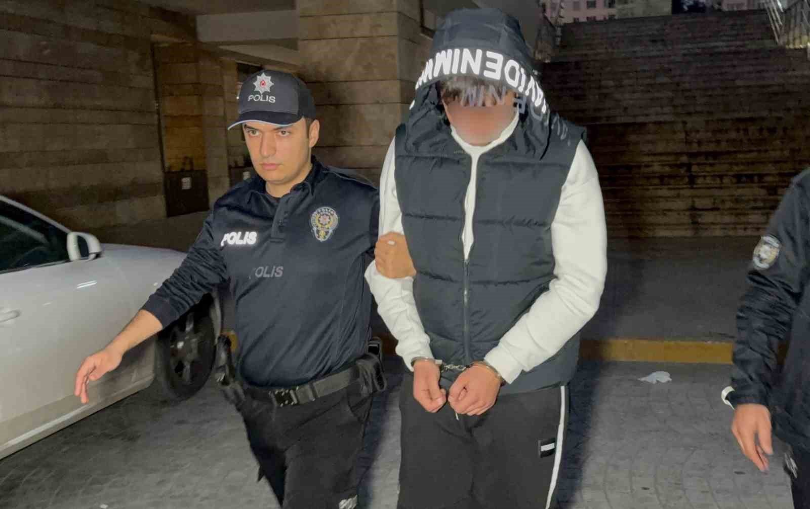 17 yasindaki cocugu tokat attigi gerekcesiyle bicaklayan genc tutuklandi LrGaUu8G