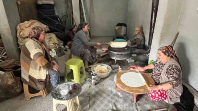 alaplida 500 yillik yufka ekmek gelenegi surduruluyor yJXzT2Pf