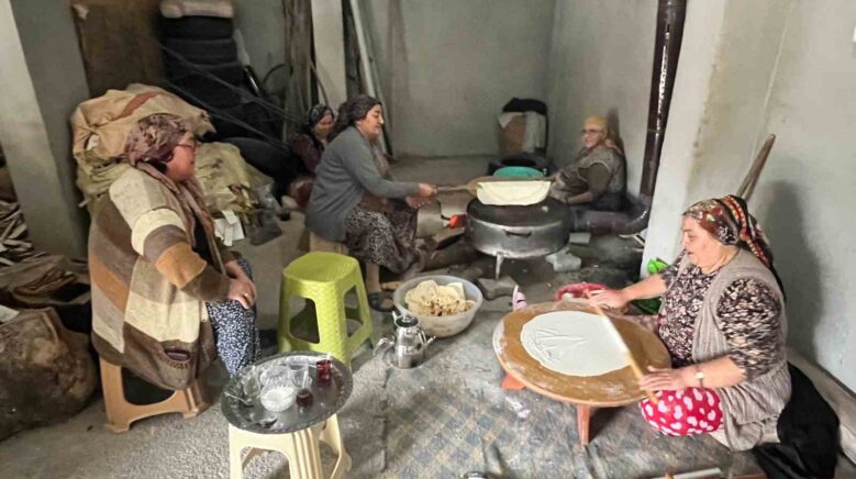 alaplida 500 yillik yufka ekmek gelenegi surduruluyor yJXzT2Pf