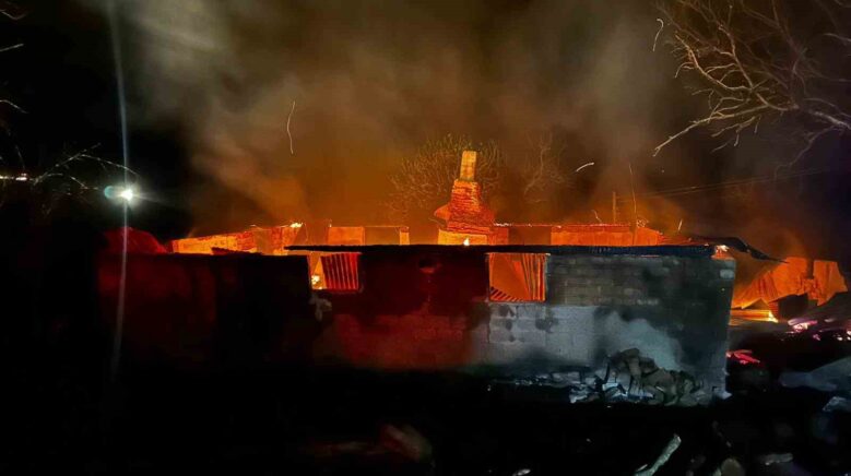 alevlere teslim olan evde yanarak hayatini kaybetti CLCqXkiZ