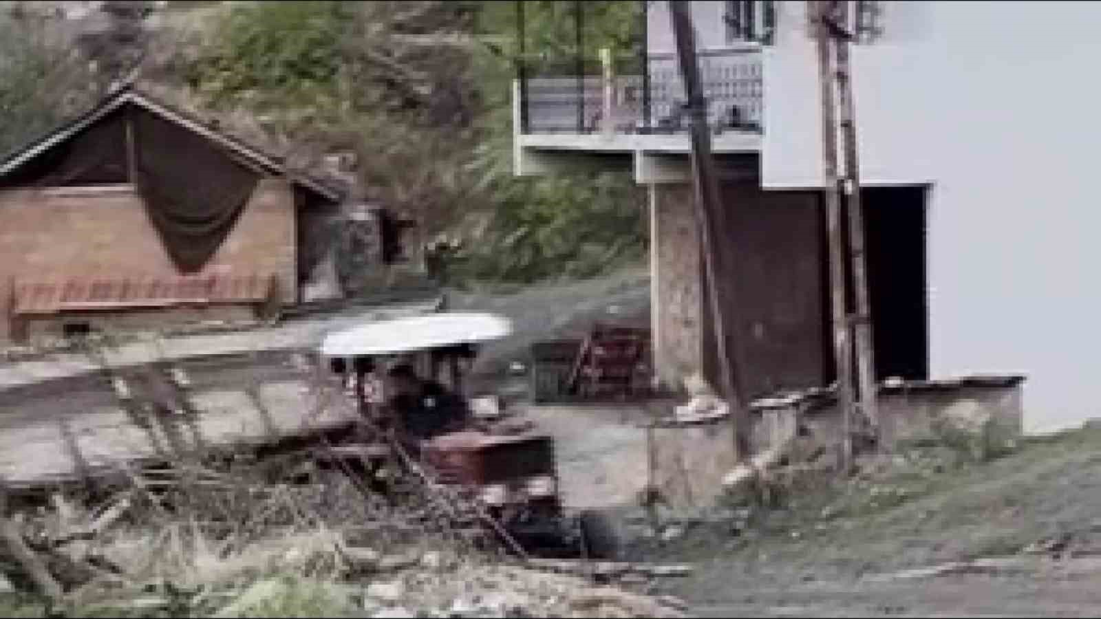 amasyada pancar yuklu traktor romorku devrildi kaza ani kamerada 4zRy3fW8