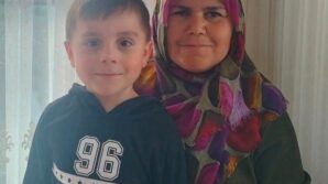 annenin donarak oglunun duserek oldugu uzerinde duruluyor bmWzKq6H