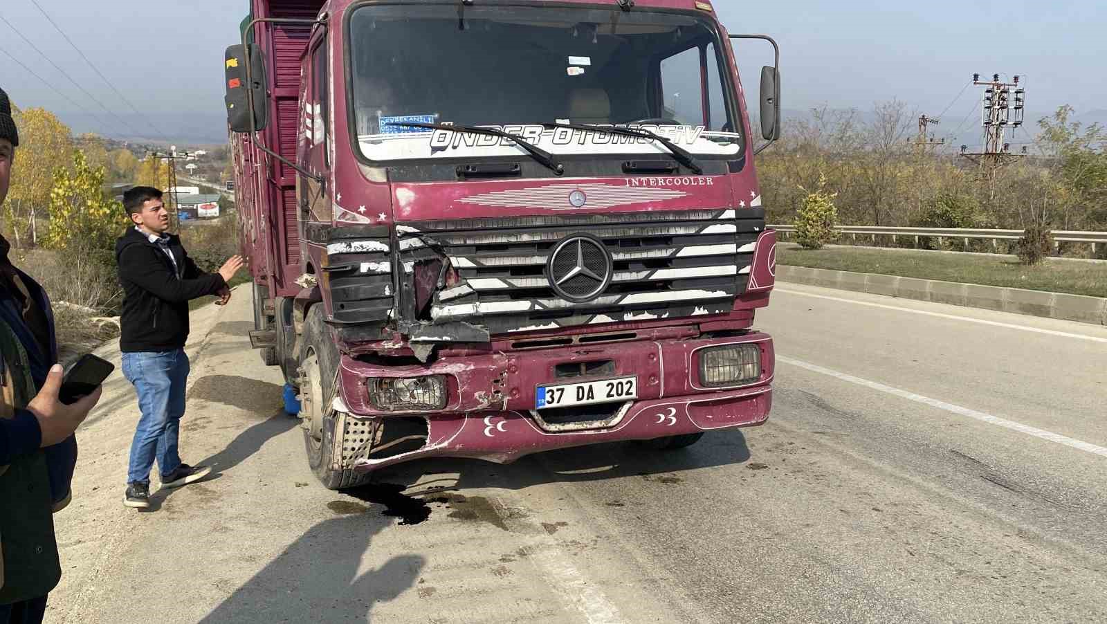 ariza yapan otomobile kamyon carpti 1 agir yarali 5HRjUd1F