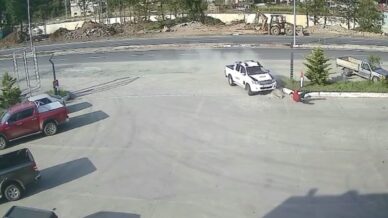 artvinde akaryakit istasyonu calisanina kamyonet carpti H1zaaDZf