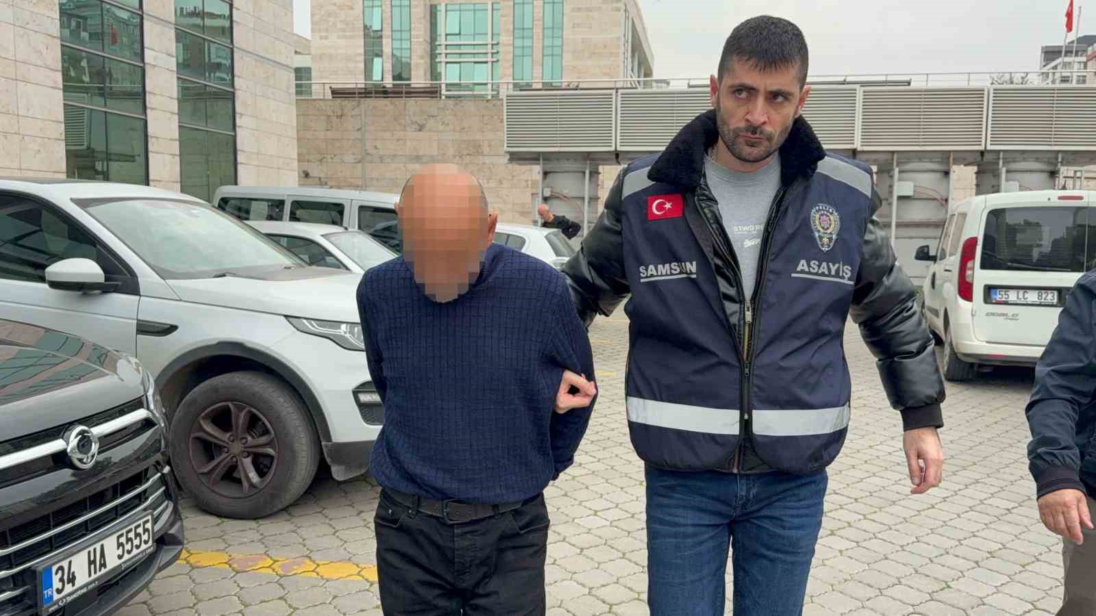 bakici olarak evine gittigi yasli adamin cebinde 8 bin lira bulunan montu caldi t2XwZggF