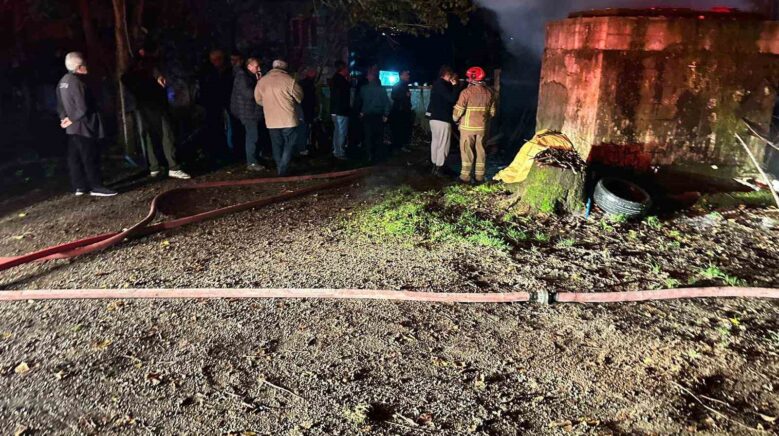 bartinda yildirim dustu 2 arac yandi D3PbhjtV