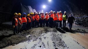 bayburt group insaatin 13 yildir tamamlayamadigi kop tunelinde valiler incelemelerde bulundu h7uN8k4b